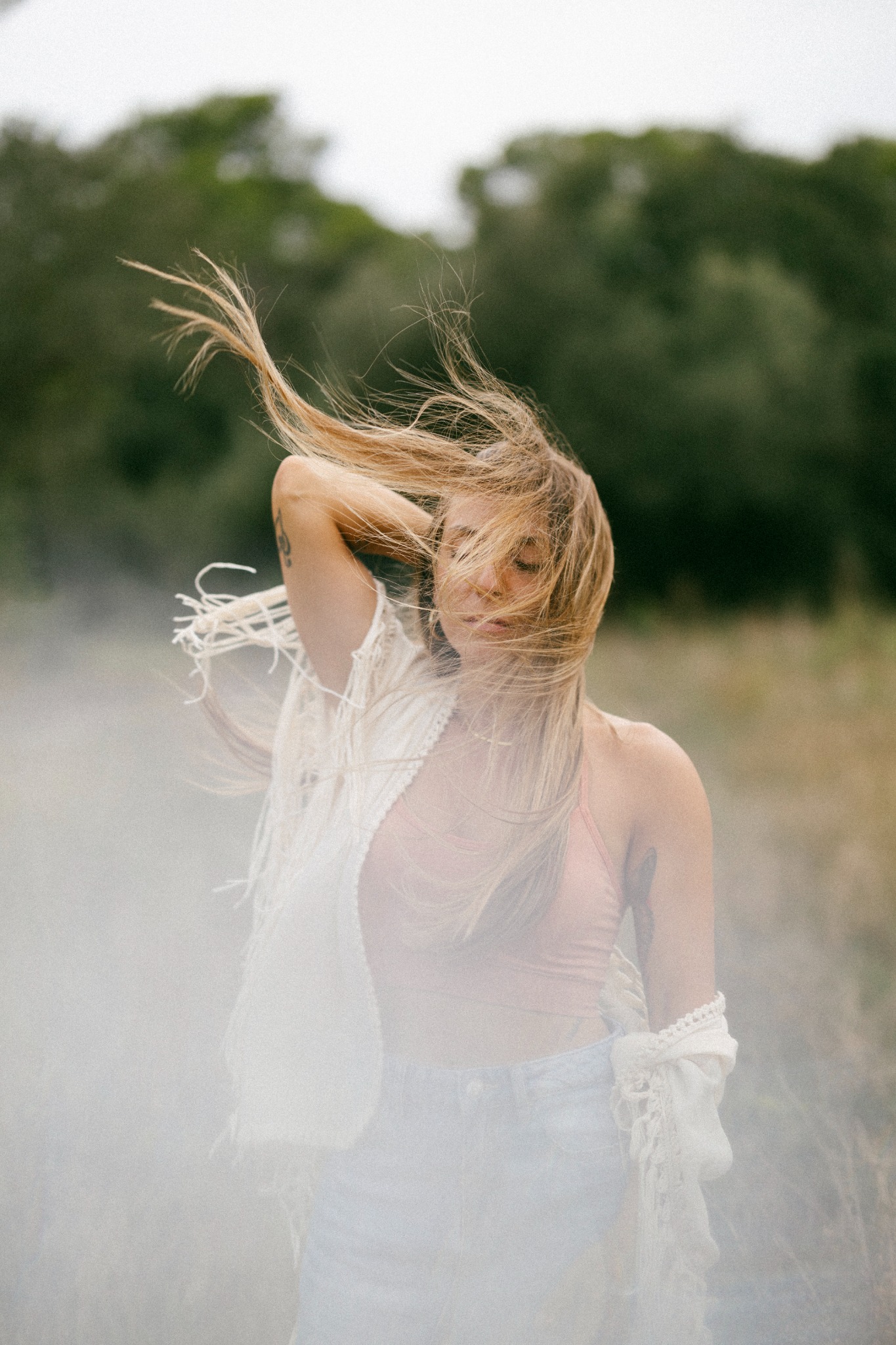 Anaïs en movimiento en la naturaleza